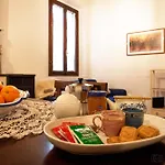 Casa Nana, Nel Borgo Di *