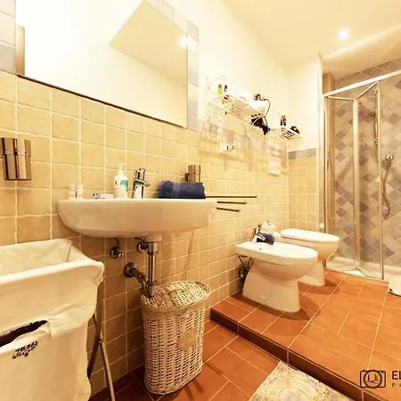 Casa Nana, Nel Borgo Di