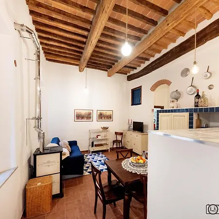 Casa Nana, Nel Borgo Di *