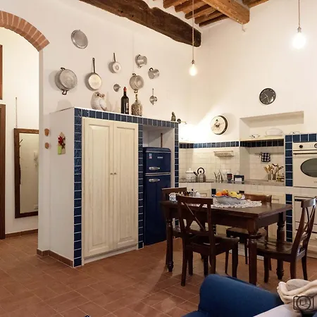 Casa Nana, Nel Borgo Di Apartment
