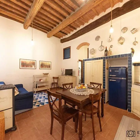 Casa Nana, Nel Borgo Di